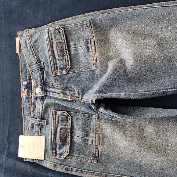 IMPERIAL COURT CANADA RELAXEDWASHED JEAN. SIZE 9/10 - Picture 2 of 8